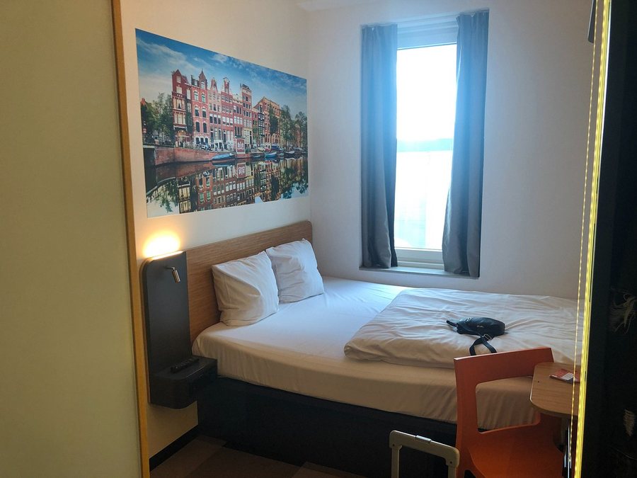 EasyHotel Amsterdam Arena Boulevard — Guest room