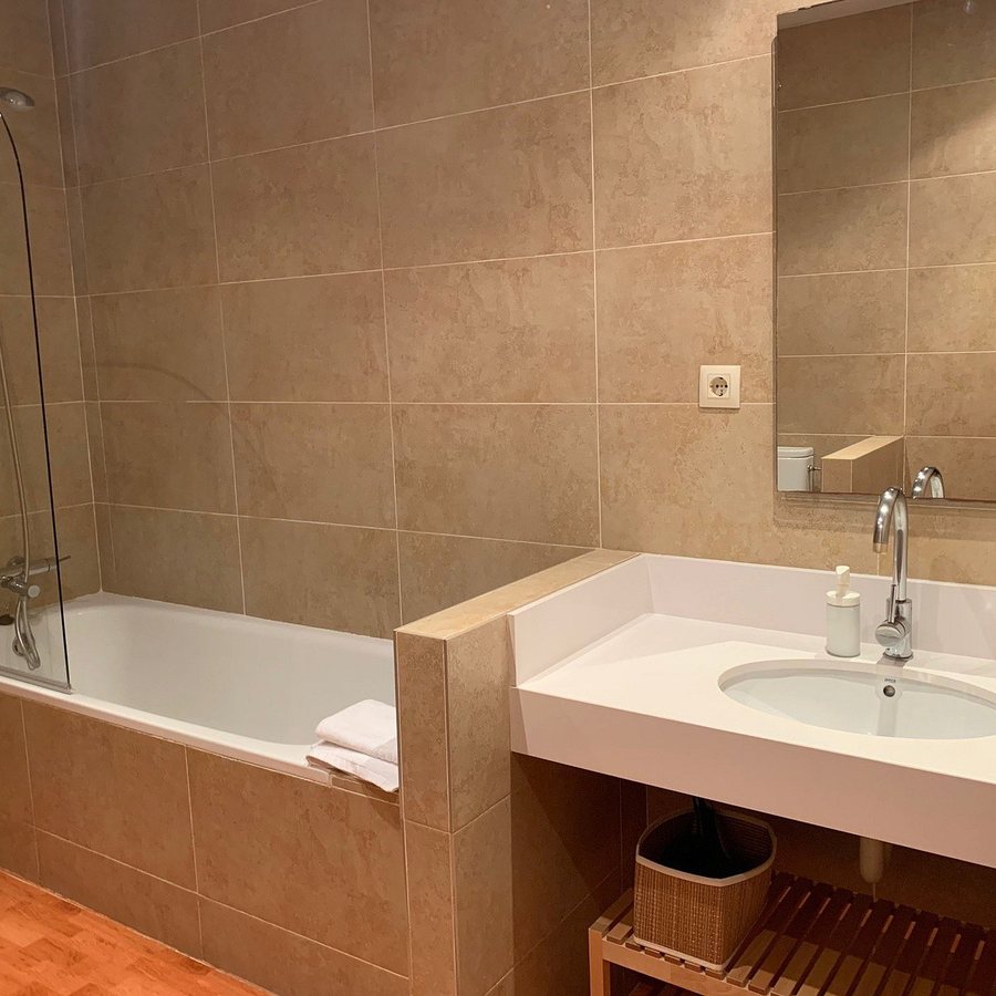 EasySleep Gaudi Terrace Barcelona Catalonia — Bathroom
