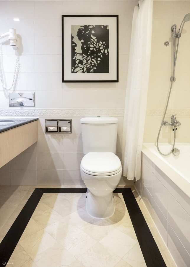 Eaton Hk — Bathroom
