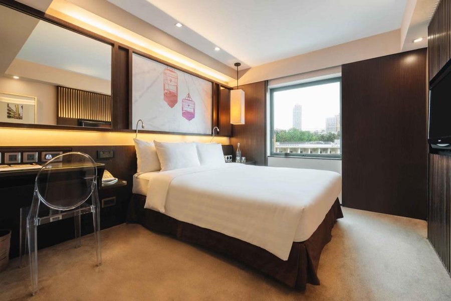 Eaton Hk — Guest room