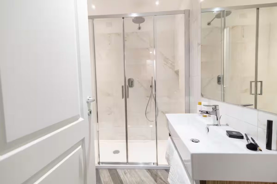 Eccelso Hotel — Bathroom