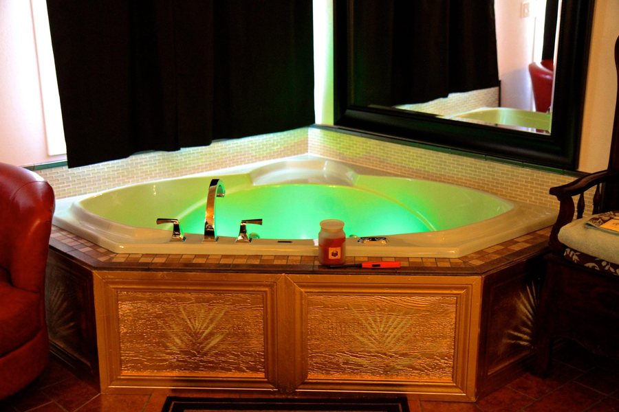 Echo Canyon Spa Resort — Bathroom