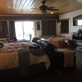 Echo Canyon Spa Resort — Guest room