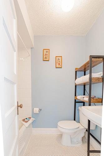 Echo Mountain Inn — Bathroom