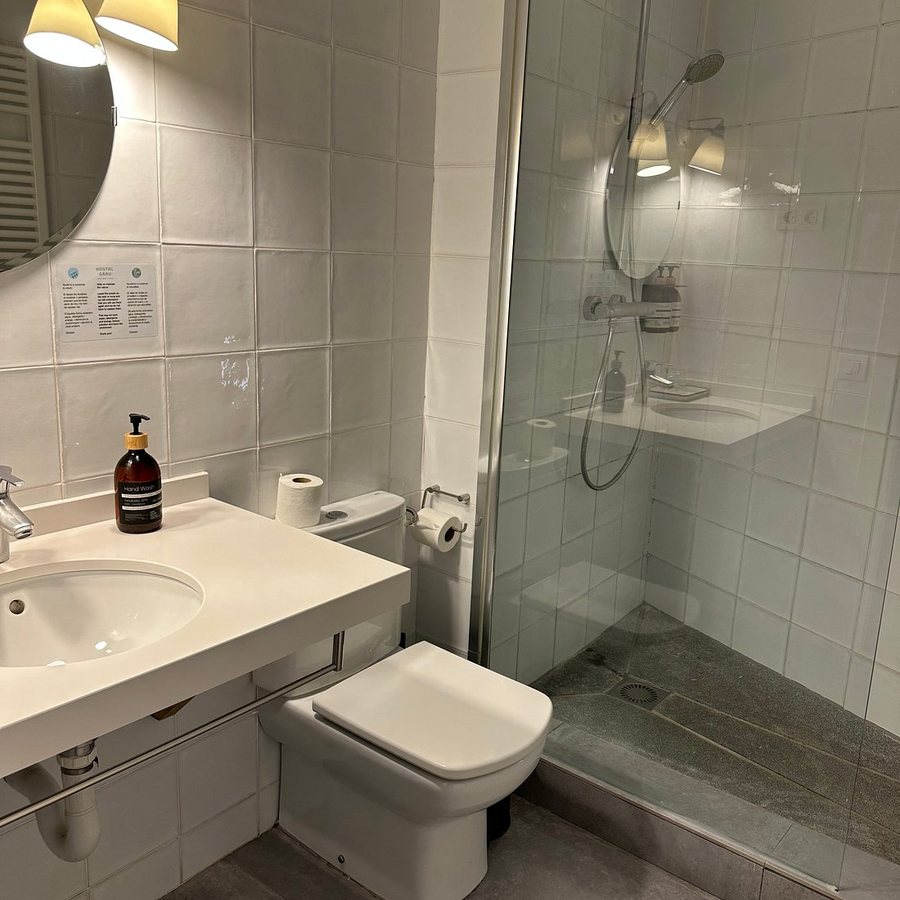 Eco Hostal Grau Barcelona Catalonia — Bathroom