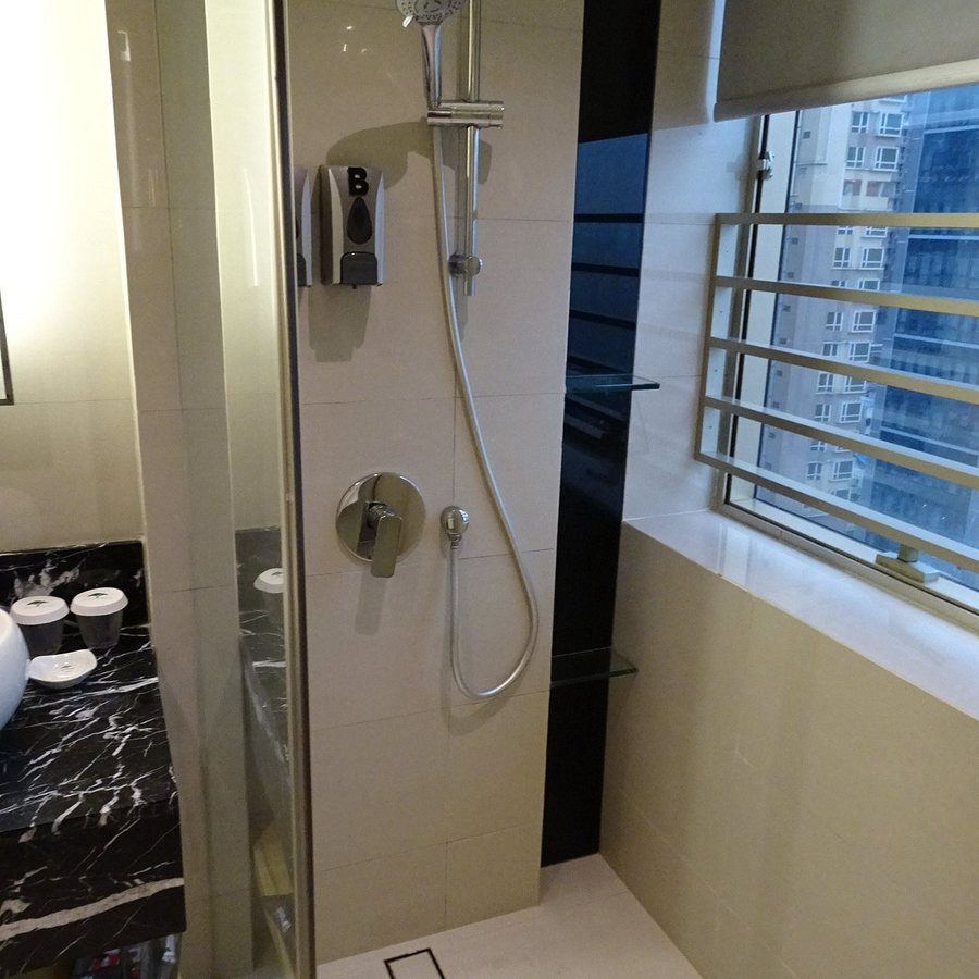 Eco Tree Hotel Sheung Wan — Bathroom