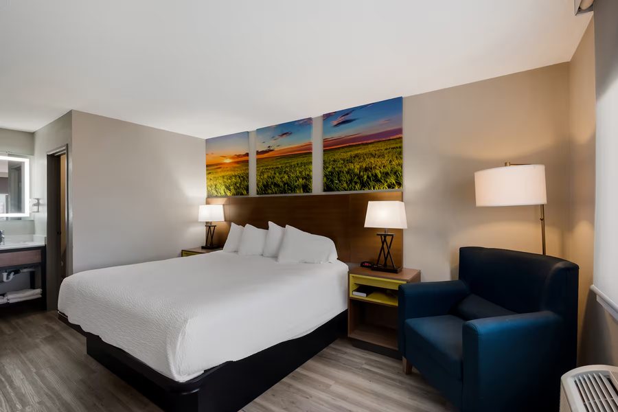 Econo Lodge Ankeny Des Moines — Guest room