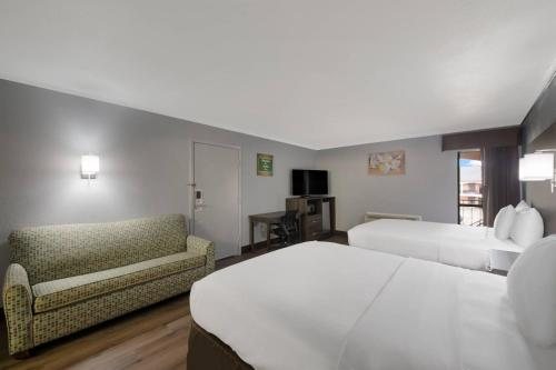 Econo Lodge Austin — Guest room