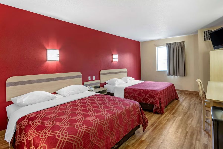 Econo Lodge — Guest room