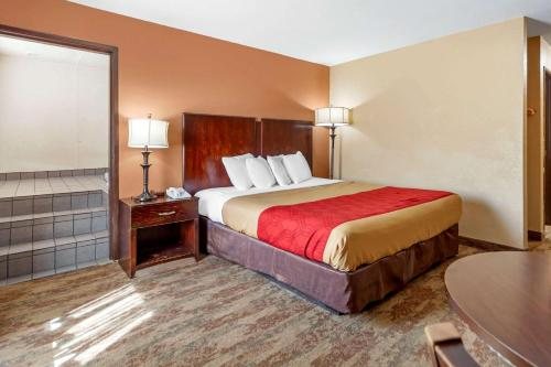 Econo Lodge Black Hills — Guest room
