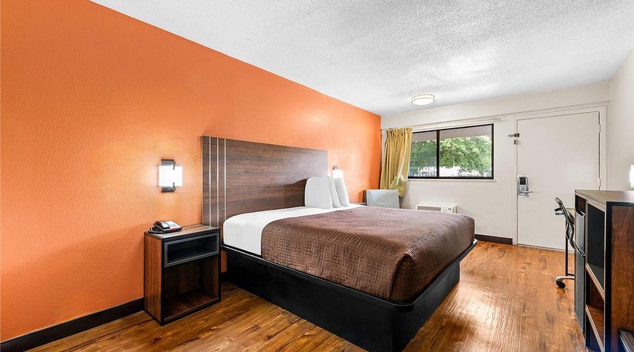 Econo Lodge Charlotte Airport Area — Guest room