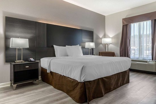 Econo Lodge — Guest room