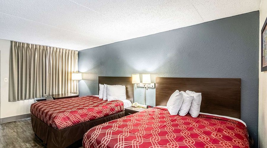 Econo Lodge — Guest room