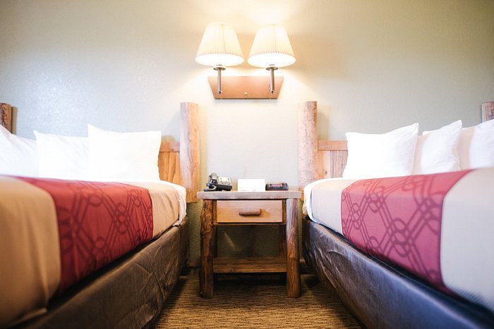 Econo Lodge — Guest room