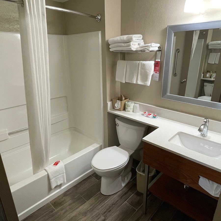 Econo Lodge Defuniak Springs I 10 — Bathroom