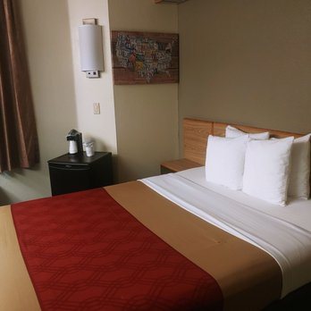 Econo Lodge Denver International Airport — Guest room