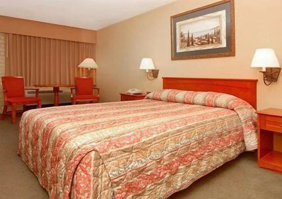 Econo Lodge Downtown — Guest room