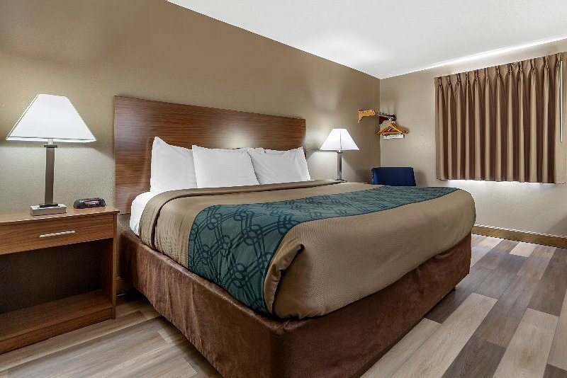 Econo Lodge Hays I 70 — Guest room
