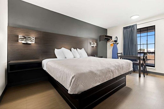 Econo Lodge Inn Suites Corpus Christi — Guest room