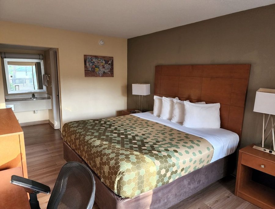 Econo Lodge Inn Suites Hardeeville I 95 — Guest room