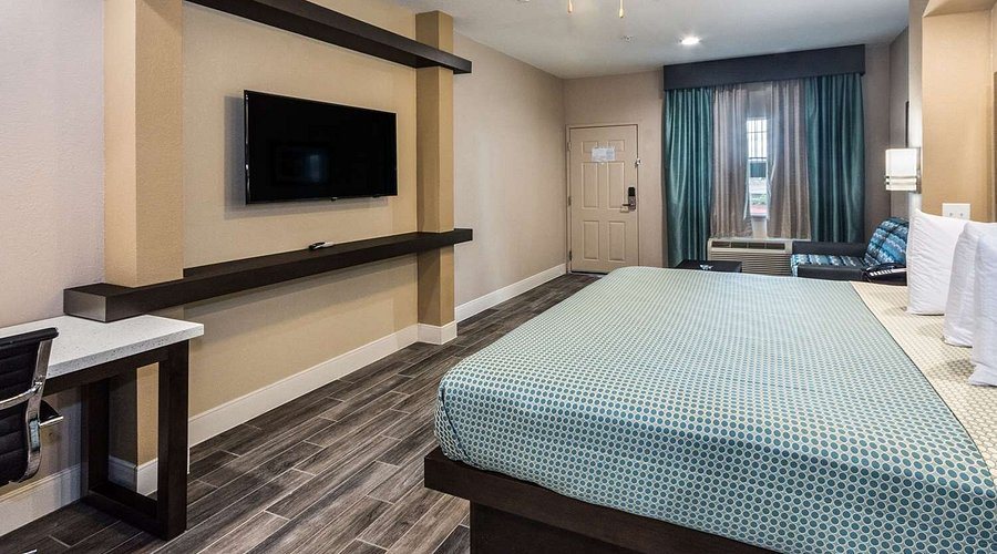 Econo Lodge Inn Suites Houston NW Cy Fair — Guest room