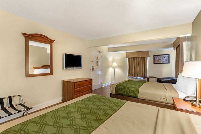 Econo Lodge Inn Suites — Guest room