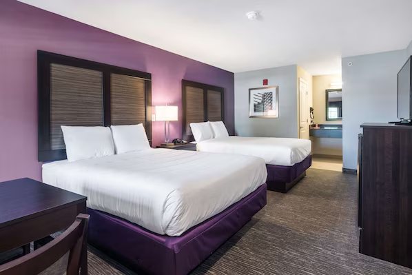 Econo Lodge Inn Suites North Little Rock Near Riverfront — Guest room