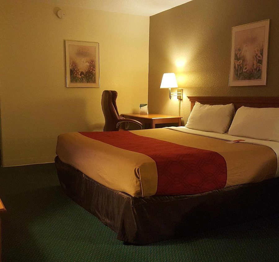 Econo Lodge Limon Colorado — Guest room