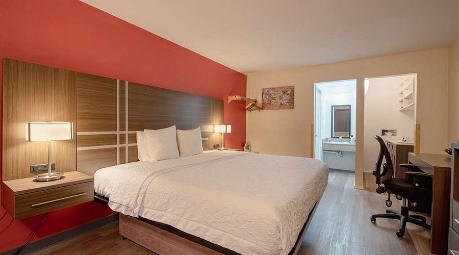 Econo Lodge Longmont Colorado — Guest room