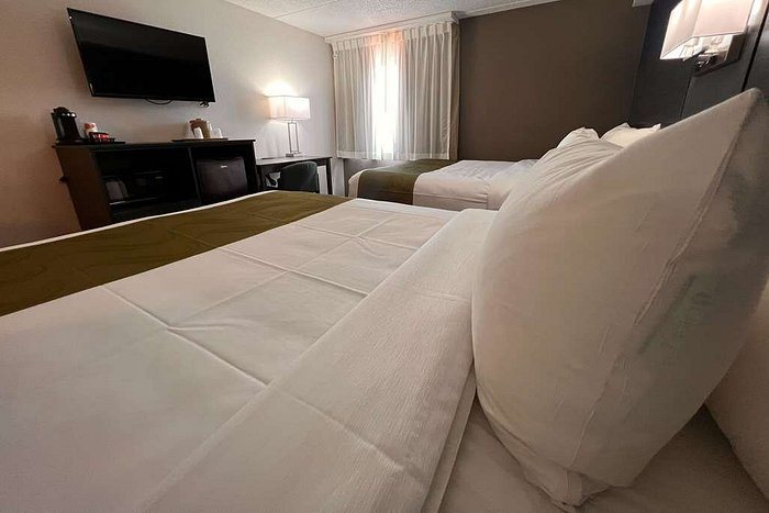 Econo Lodge — Guest room