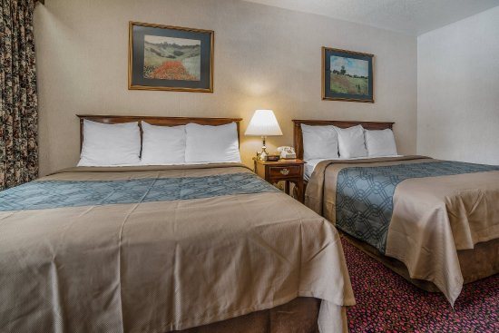 Econo Lodge Near Reno Sparks Convention Center — Guest room
