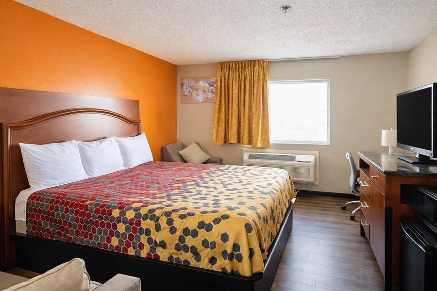 Econo Lodge San Antonio South — Guest room