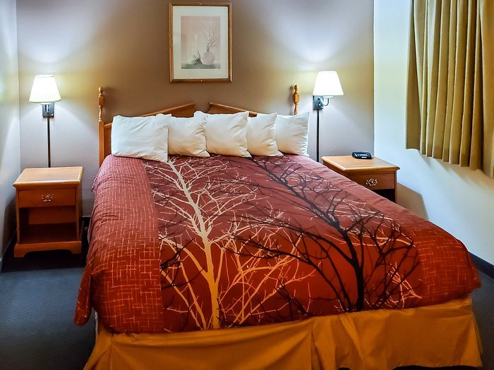 Econo Lodge Scottsbluff — Guest room