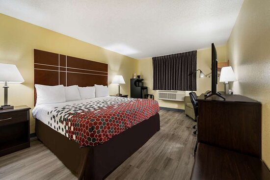 Econo Lodge Spotsylvania Town Center — Guest room