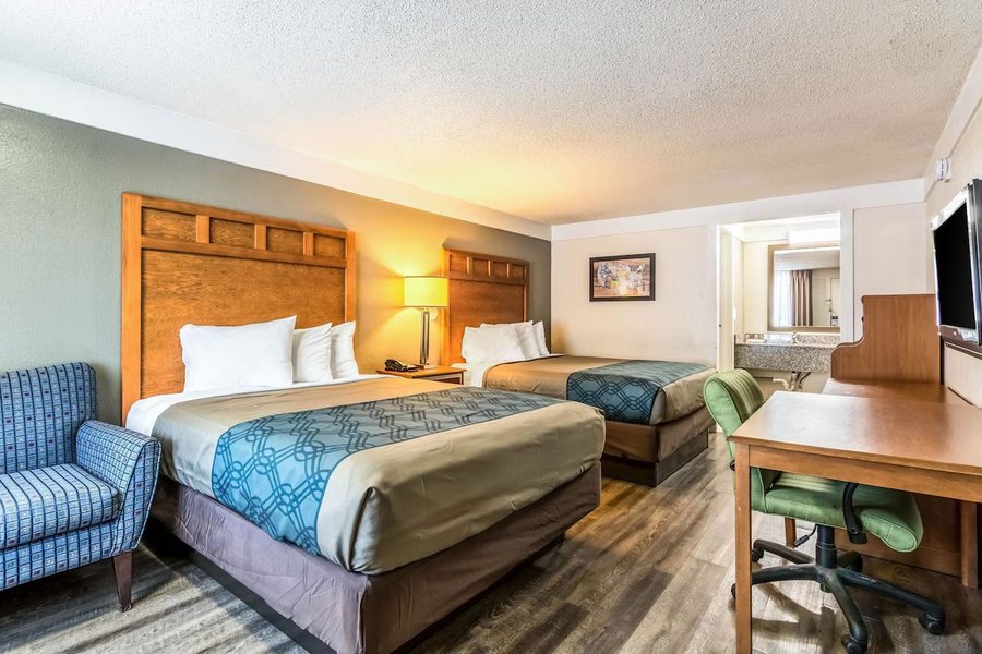 Econo Lodge St George North near Pioneer Park — Guest room