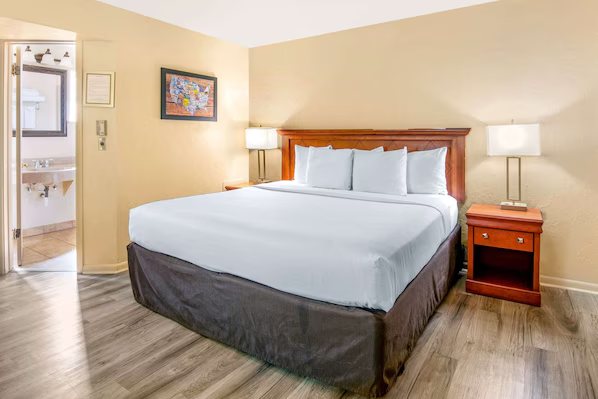 EconoLodge Inn Suites Durango — Guest room