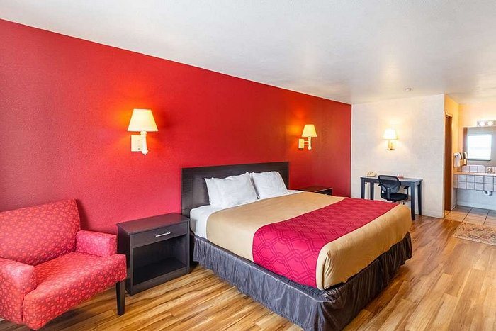 EconoLodge of Fredericksburg Texas — Guest room