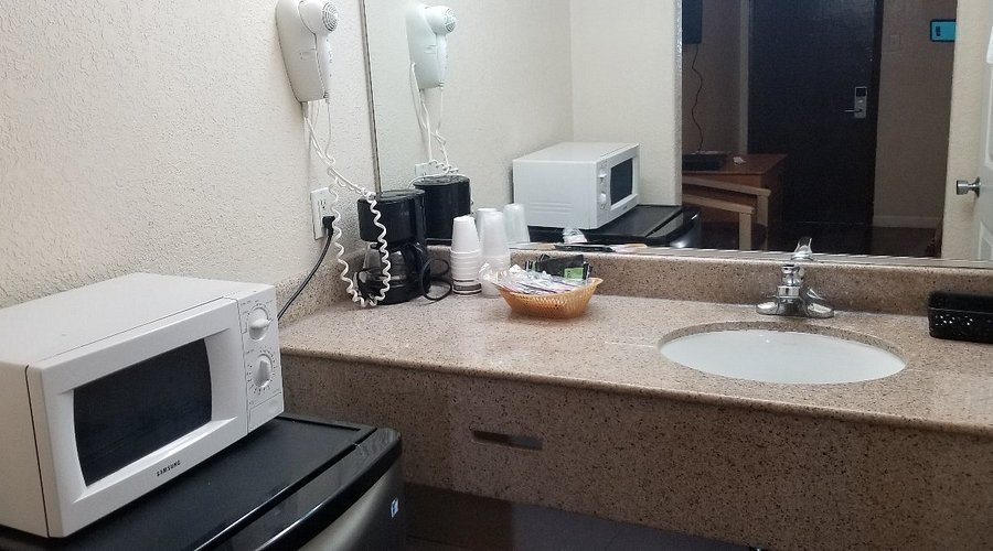 Economy Inn — Bathroom