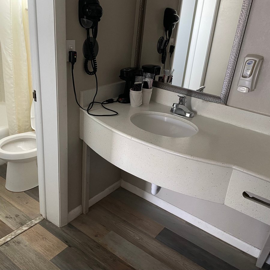 Economy Inn — Bathroom