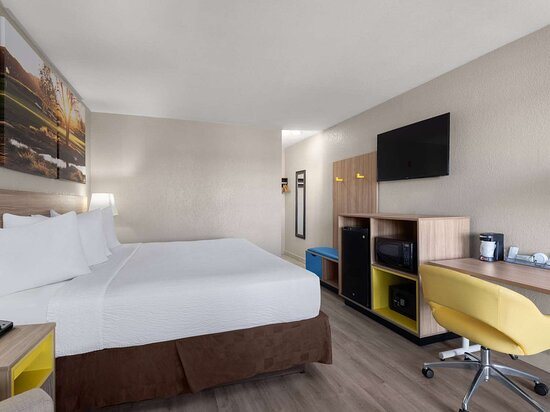 Economy Motel Las Vegas Nevada — Guest room
