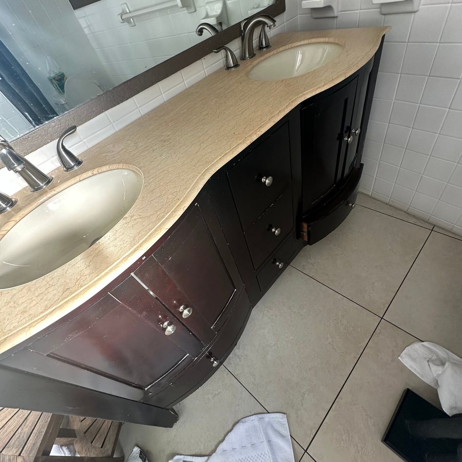 Ed Lugo Resort — Bathroom