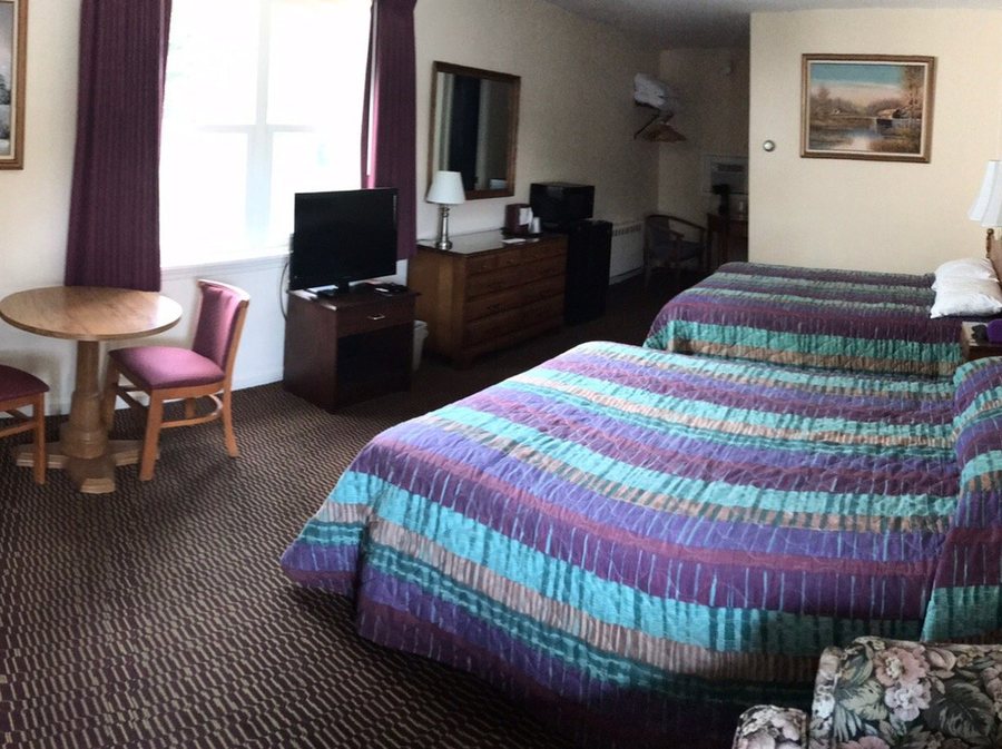 Eddington House Inn — Guest room
