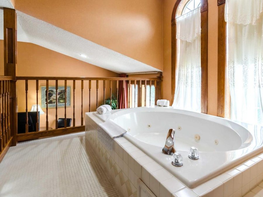 Edelweiss Inn — Bathroom