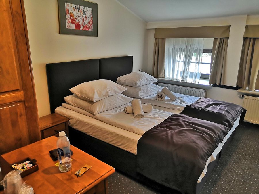 Eden Hotel — Guest room