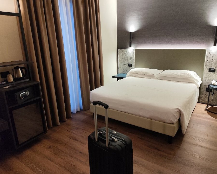 Eden Hotel — Guest room