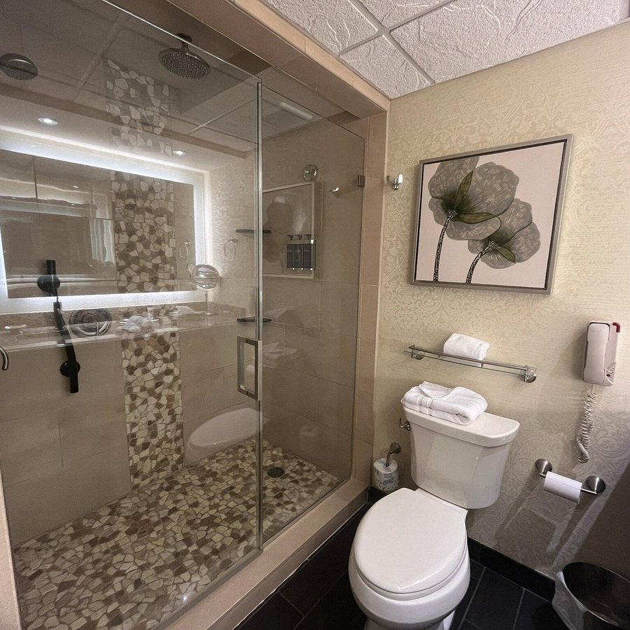 Eden Resort and Suites BW Premier Collection — Bathroom