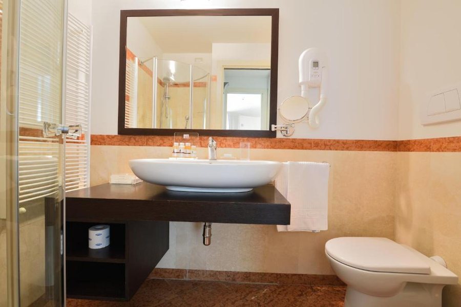Eden Rock Resort — Bathroom