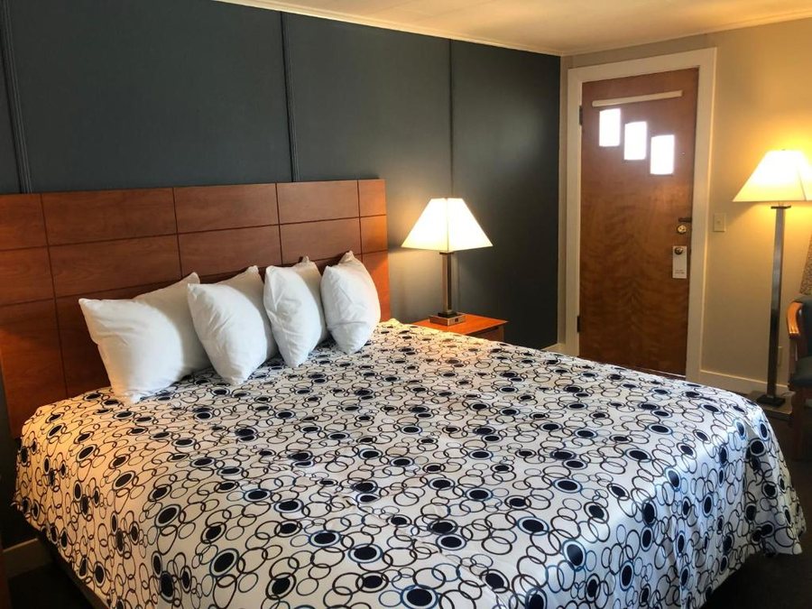 Edenbrook Motel — Guest room