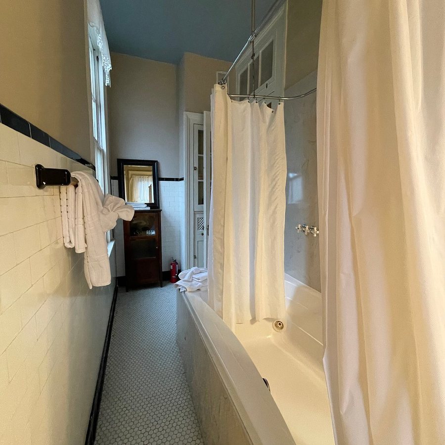 Edgar Degas House Historic Home Museum — Bathroom