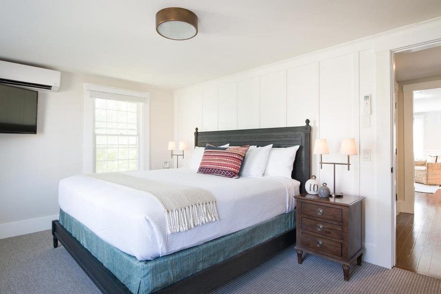 Edgartown Commons — Guest room
